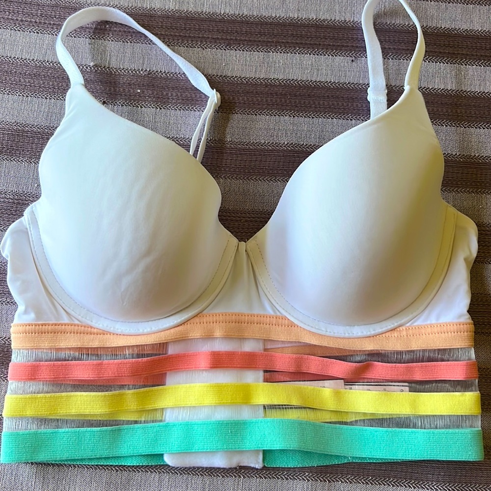 Victoria’s Secret t-shirt lightly lined Demi bra